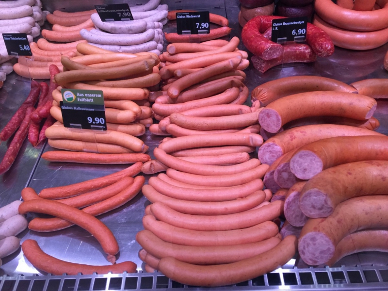 charcuterie-VALLAURIS-min_sausages_meat_butchery-1069321